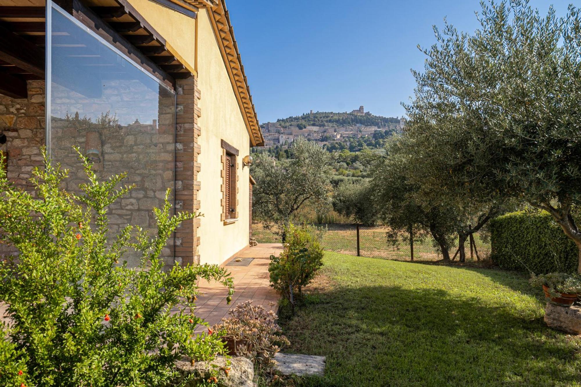 Charming Home With Garden & Stunning Views Of Assisi Exteriör bild